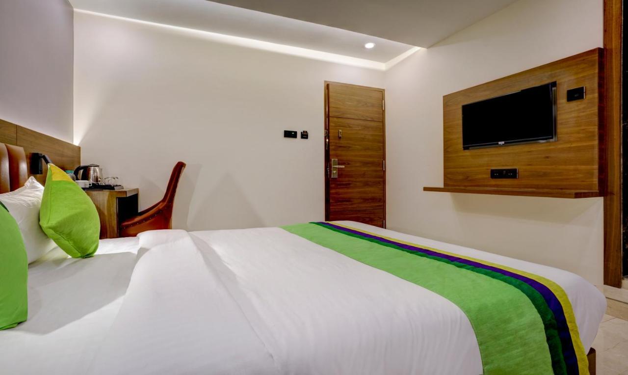 Treebo Castle Rock Inn Mumbai Bagian luar foto