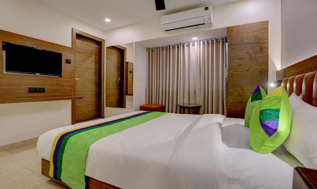 Treebo Castle Rock Inn Mumbai Bagian luar foto