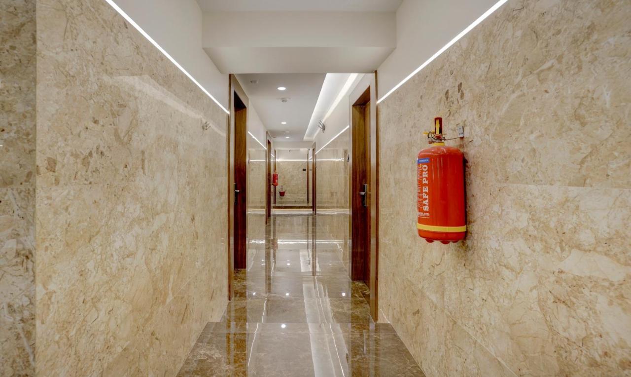 Treebo Castle Rock Inn Mumbai Bagian luar foto